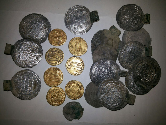 Treasure hunter detects gold and silver coin hoard with Bionic X4 in Iran